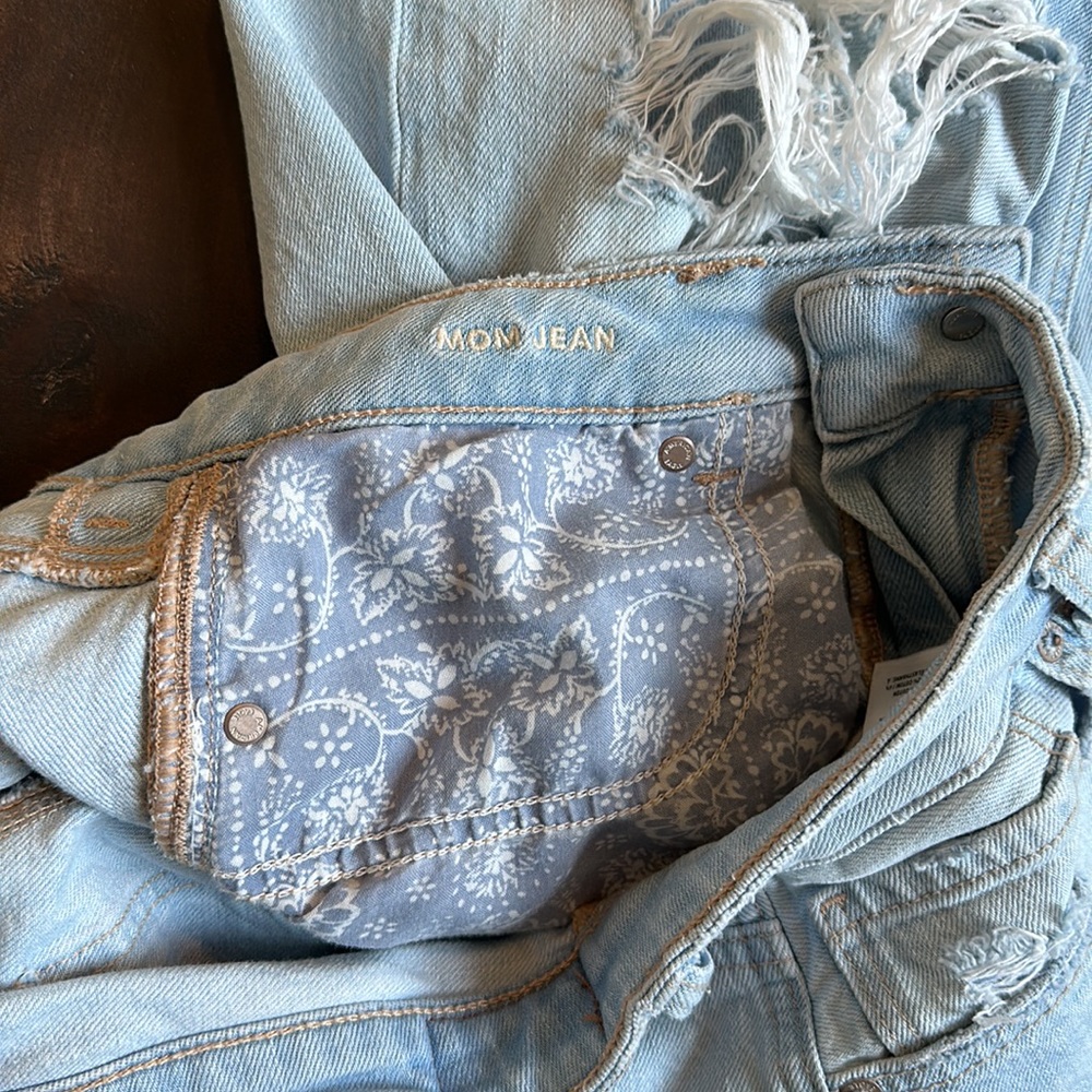 AE Ripped Mom Jean - Picture 8 of 8